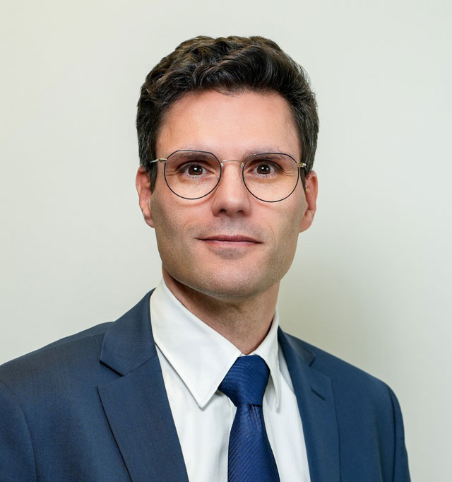 MR PETER VIENS